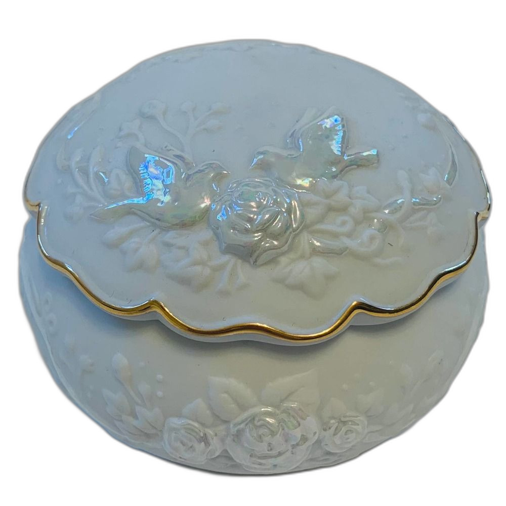 The San Francisco Music Box Co- Musical Jewelry Box, White